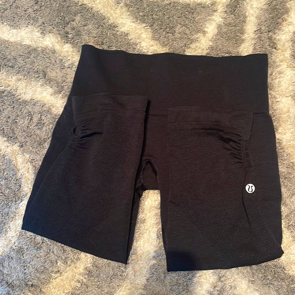 LuluLemon in the flow seamless cropped ruched leggings